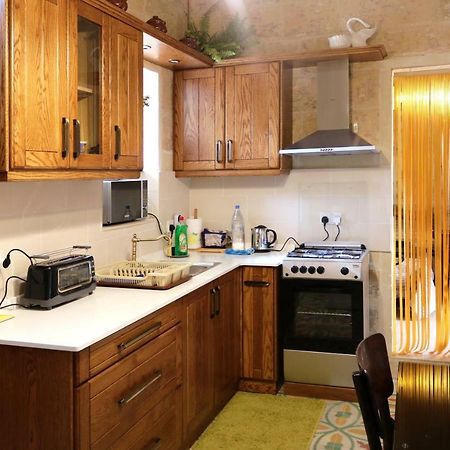 5 Minute Walk From Malta Airport Villa Gudja Exterior foto