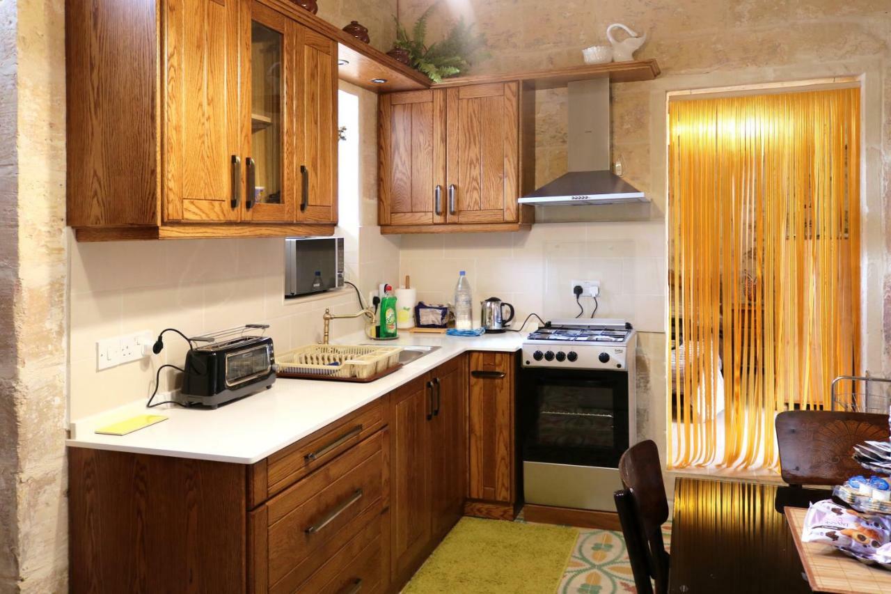 5 Minute Walk From Malta Airport Villa Gudja Exterior foto