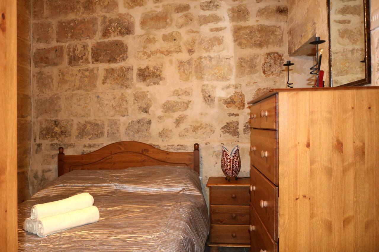 5 Minute Walk From Malta Airport Villa Gudja Exterior foto