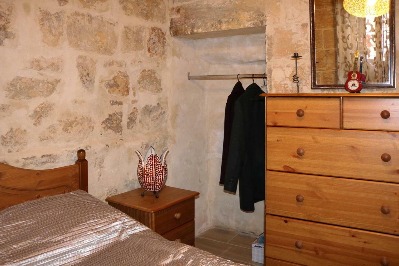 5 Minute Walk From Malta Airport Villa Gudja Exterior foto