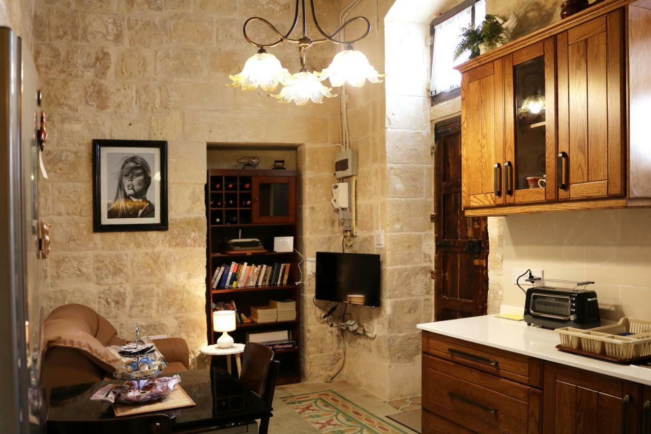 5 Minute Walk From Malta Airport Villa Gudja Exterior foto