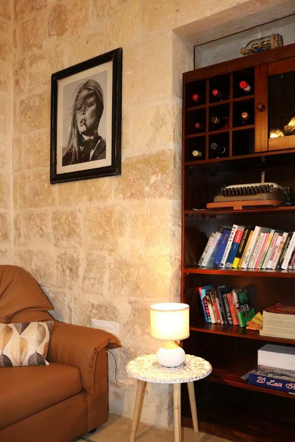 5 Minute Walk From Malta Airport Villa Gudja Exterior foto